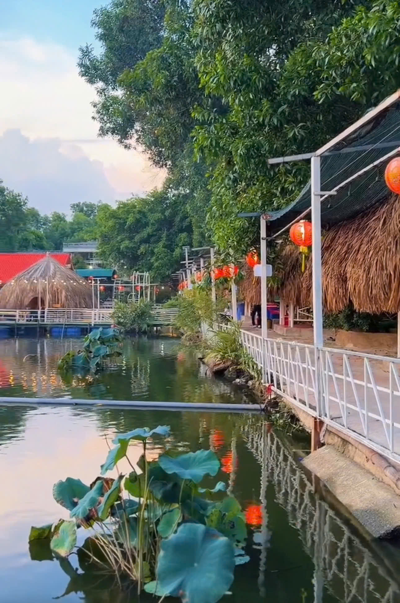 Review Làng Ẩm Thực 3 Miền Hồ Sen: Chốn đồng quê thanh bình cho lịch hẹn cuối tuần tại Quận 12