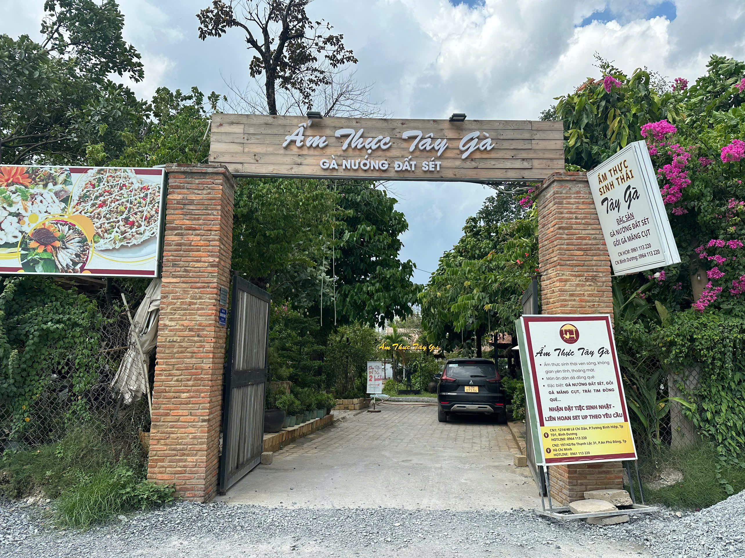 Đánh Giá Ẩm Thực Tây Gà Quận 12: Gà Nướng Đất Sét Ven Sông Cực Chill