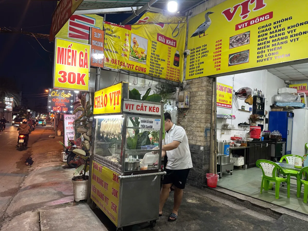 Review Quán Vịt Cắt Kéo Lê Đức Thọ: Thịt Mềm Ngọt, Không Gian Vô Cùng Sạch Sẽ