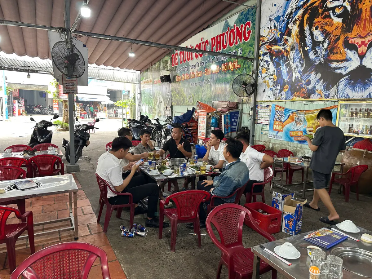 Review Dê Tươi Cúc Phương Quận 12: Đặc Sản Dê Quay Quên Lối Về